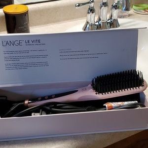 Lange hairbrush straightener